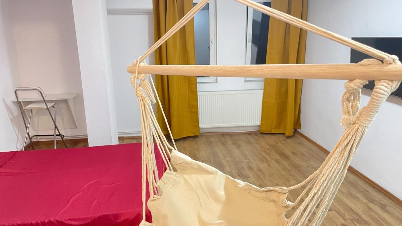 Private Room At Ceausescu'S Place In Old City Unirii Square Bucareste Exterior foto