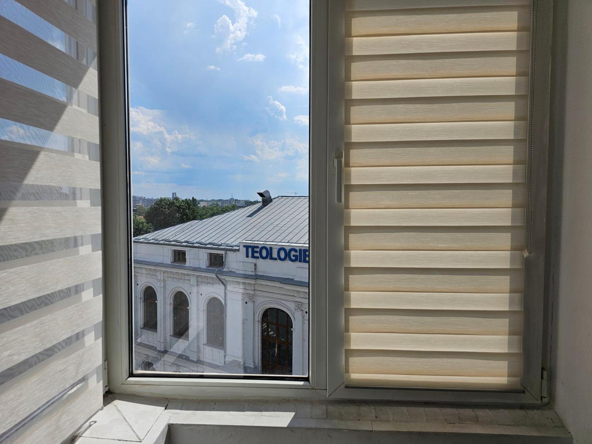 Private Room At Ceausescu'S Place In Old City Unirii Square Bucareste Exterior foto